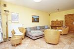 Wohnzimmer - Haus: Terrasse, Garten, Sauna - Top-Hundeurlaub
