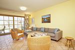 Wohnzimmer - Haus: Terrasse, Garten, Sauna - Top-Hundeurlaub