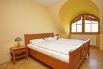 Schlafzimmer - Haus: Terrasse, Garten, Sauna - Top-Hundeurlaub