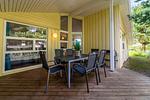 überdachte Terrasse mit Sitzmöglichkeiten - Ferienhaus 12 - Top-Hundeurlaub