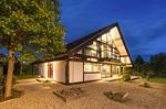 Ferienhaus HUF-Haus in Waren (Müritz) Blick auf das Haus am Abend - HUF-Haus - Top-Hundeurlaub