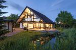 Ferienhaus HUF-Haus in Waren (Müritz) Garten und Haus am Abend - HUF-Haus - Top-Hundeurlaub