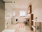 Badezimmer mit Walk-In Dusche und Waschmaschine - Ferienhaus Reethus Koppelkiek - Top-Hundeurlaub