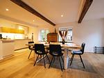 Offene Küche mit Essbereich - Ferienhaus Reethus Koppelkiek - Top-Hundeurlaub