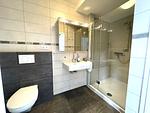 Badezimmer im EG mit großer Dusche - Landhaus Markerup - Top-Hundeurlaub