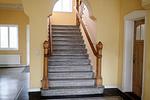 Treppenaufgang zur Ferienwohnung - Ferienwohnung Gut Hardesby - Top-Hundeurlaub