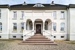 Eingang zum Anwesen - Ferienwohnung Gut Hardesby - Top-Hundeurlaub