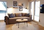Wohnbereich mit gemütlichem Schlafsofa (ausgezogen 160x200cm) - Ferienhaus Landliv Stuuv - Top-Hundeurlaub
