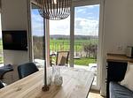 Blick vom Essbereich auf die Terrasse - Ferienhaus Landliv Stuuv - Top-Hundeurlaub