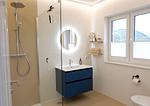 Badezimmer mit Fußbodenheizung und Fenster - Ferienhaus Landliv Stuuv - Top-Hundeurlaub