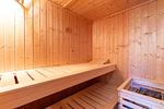 Sauna mit Holzverkleidung und Entspannungsmöglichkeiten - Große Rotbuche - Top-Hundeurlaub