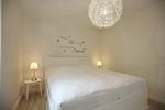 Schlafzimmer mit Doppelbett - Lachs Wohnung 01 - Top-Hundeurlaub