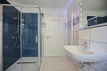 Badezimmer mit Dusche - Lachs Wohnung 01 - Top-Hundeurlaub