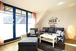 Sofa, Sessel und Hocker im Wohnzimmer - Wohnung 14-5 - Top-Hundeurlaub