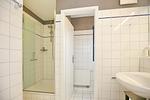 Badezimmer mit Dusche und separatem WC - Wohnung 14-5 - Top-Hundeurlaub