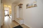 Eingangsbereich mit Blick zum Wohnzimmer - Wohnung 14-5 - Top-Hundeurlaub