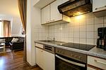 Küche mit Blick ins Wohnzimmer - Wohnung 08-5 - Top-Hundeurlaub