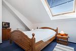 zweites Schlafzimmer mit Doppelbett und TV - Wohnung 08-5 - Top-Hundeurlaub