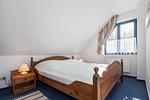 drittes Schlafzimmer mit Doppelbett - Wohnung 08-5 - Top-Hundeurlaub