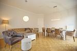 Wohnzimmer mit Sitzecke und Essbereich - Wohnung 02 - Top-Hundeurlaub
