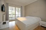 1. Schlafzimmer mit Zugang zum Balkon - Wohnung 02 - Top-Hundeurlaub