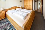 Schlafzimmer - Zwei-Zimmer-Apartment 51/14 - Top-Hundeurlaub