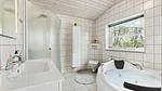 bathroom - Ferienhaus für 6 Personen (104 m²) in Ebeltoft - Top-Hundeurlaub