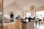 Offene Design Küche und Wohnbereich im ökologischen Ferienhaus CIRCUITUS - CIRCUITUS - Top-Hundeurlaub