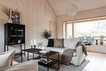 Gemütlicher Wohnbereich mit Wintergarten im nachhaltigen Designhaus CIRCUITUS - CIRCUITUS - Top-Hundeurlaub