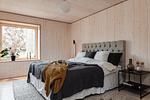 Gemütliches Schlafzimmer mit Naturblick im nachhaltigen Ferienhaus CIRCUITUS - CIRCUITUS - Top-Hundeurlaub