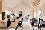 Moderner Essbereich mit skandinavischem Design im CIRCUITUS Småland - CIRCUITUS - Top-Hundeurlaub