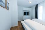 Schlafzimmer mit Doppelbett - Deichhäuser Anna Küste 8-20 - Top-Hundeurlaub