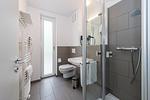 Badezimmer mit Dusche - Deichhäuser Anna Küste 8-20 - Top-Hundeurlaub