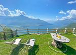großer gepflegter grüner Garten mit großer Rasenfläche - Rustico Bella Vita Bungalow - Top-Hundeurlaub