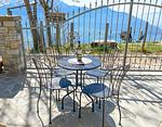 tolle Sitzgruppe aus der Terrasse mit Blick auf die Bergkulisse - Rustico Bella Vita Bungalow - Top-Hundeurlaub