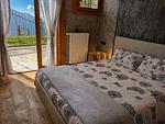 großes weiches Doppelbett und Zugang zur Terrasse - Rustico Bella Vita Bungalow - Top-Hundeurlaub