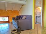 Wohnzimmer mit gemütlicher Couch - Lorenzo Panorama - Top-Hundeurlaub