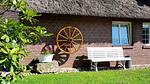 Sitzbank am Ferienhaus Martensen - Friesenhaus Martensen - Top-Hundeurlaub