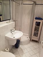 Badezimmer mit Dusche / WC - Ferienwohnung App. 27 (Jensen & Schmeck) - Top-Hundeurlaub