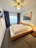 Schlafzimmer mit Doppelbett - Haus Nordland App. 29 (Stelter) - Top-Hundeurlaub