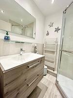 Modernes Badezimmer mit Dusche und WC - Haus Nordland App. 29 (Stelter) - Top-Hundeurlaub