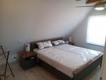 Schlafzimmer für 2 Personen, mit Klappbett und aufblasbarem Bett für weitere Personen. - Fewo Zur Windmühle - Top-Hundeurlaub