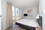 erstes Schlafzimmer mit TV - Dünenvilla 10 Wohnung 02 - Top-Hundeurlaub