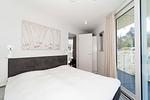zweites Schlafzimmer mit Doppelbett - Dünenvilla 10 Wohnung 02 - Top-Hundeurlaub