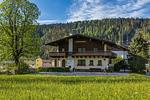 Hauptansicht Gebäude im Sommer - Soldanella 2 by Alpenidyll Apartments - Top-Hundeurlaub