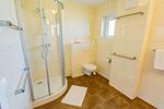 Dusche und WC - Soldanella 4 by Alpenidyll Apartments - Top-Hundeurlaub