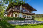 Hauptansicht Gebäude im Sommer - Soldanella 6 by Alpenidyll Apartments - Top-Hundeurlaub