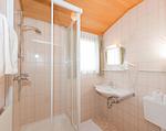 Dusche und WC - City Life 5 by Alpenidyll Apartments - Top-Hundeurlaub