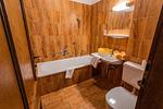 Badezimmer, Badewanne und WC - Huberhof 7 by Alpenidyll Apartments - Top-Hundeurlaub