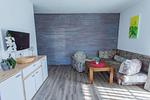 Wohnzimmer mit Schlafsofa und Fernseher - Huberhof 5 by Alpenidyll Apartments - Top-Hundeurlaub